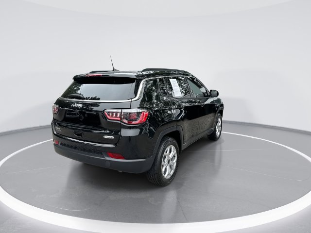 Used 2025 Jeep Compass Latitude AWD/4WD image 8