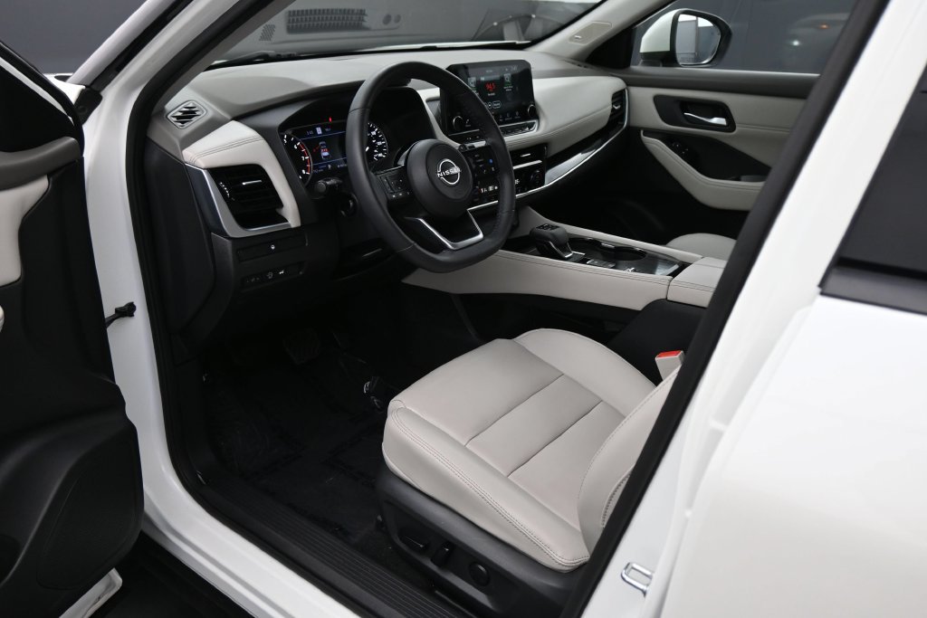 Used 2023 Nissan Rogue SL w/ SL Premium Package FWD image 2
