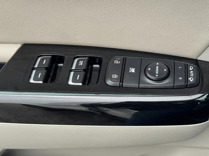 Used 2021 Kia Sportage EX w/ EX Technology Package image 25
