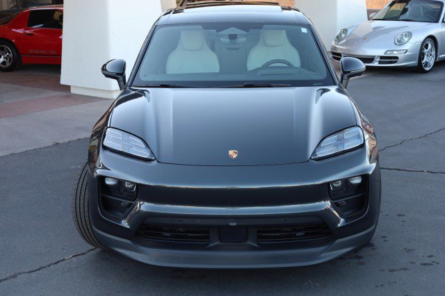 Used 2025 Porsche Macan 4 Electric AWD/4WD image 8