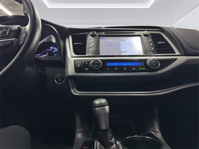 Used 2019 Toyota Highlander SE image 15