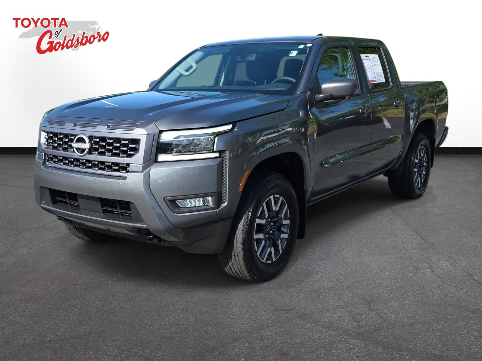Used 2025 Nissan Frontier SL AWD/4WD image 1
