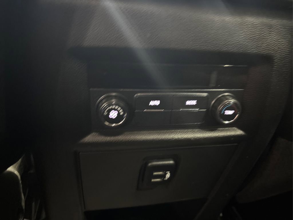 Used 2018 Chevrolet Traverse LT image 32