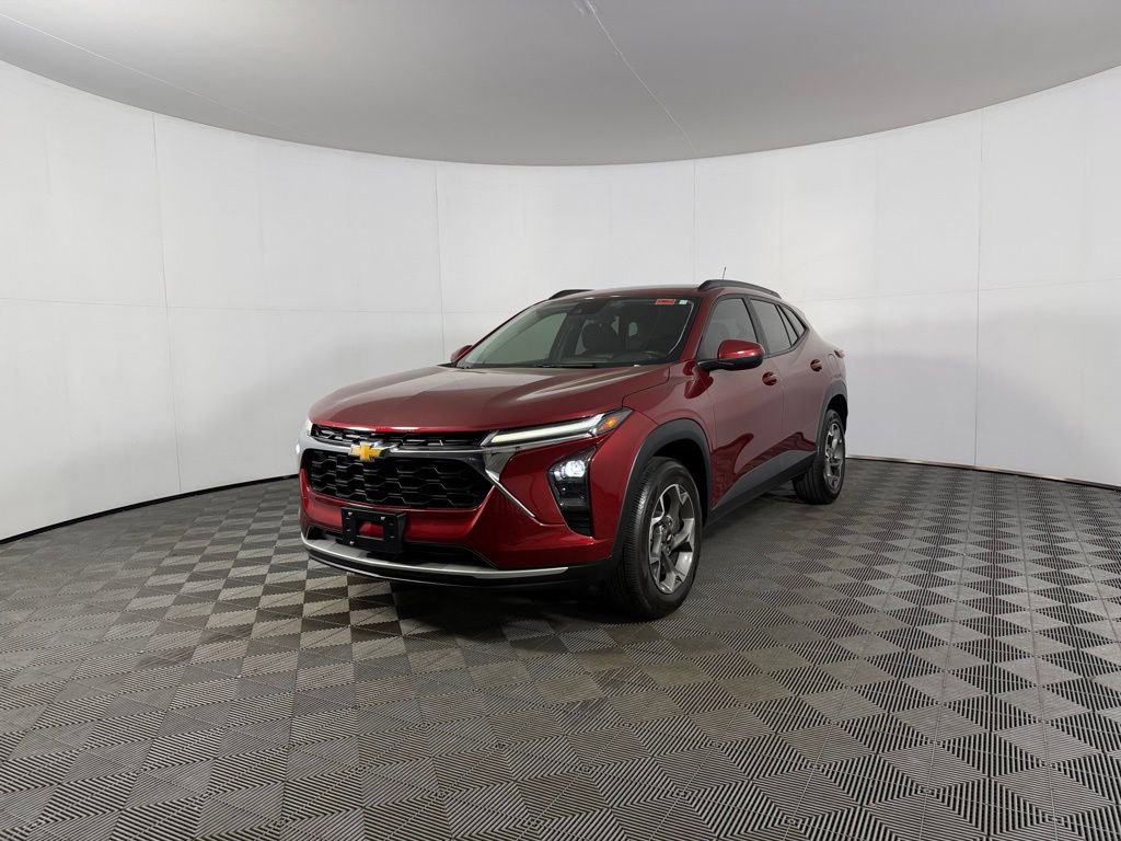 Used 2024 Chevrolet Trax LT w/ Driver Confidence Package image 4