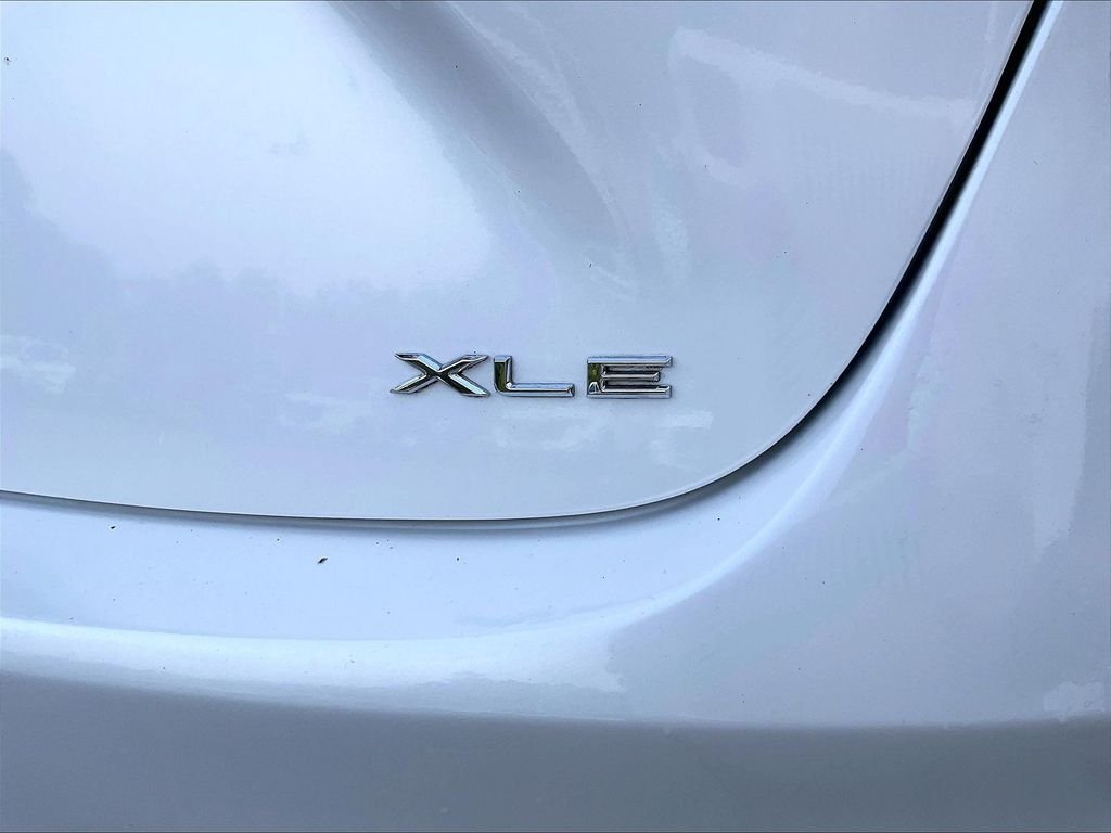 Used 2013 Toyota Avalon XLE FWD image 28