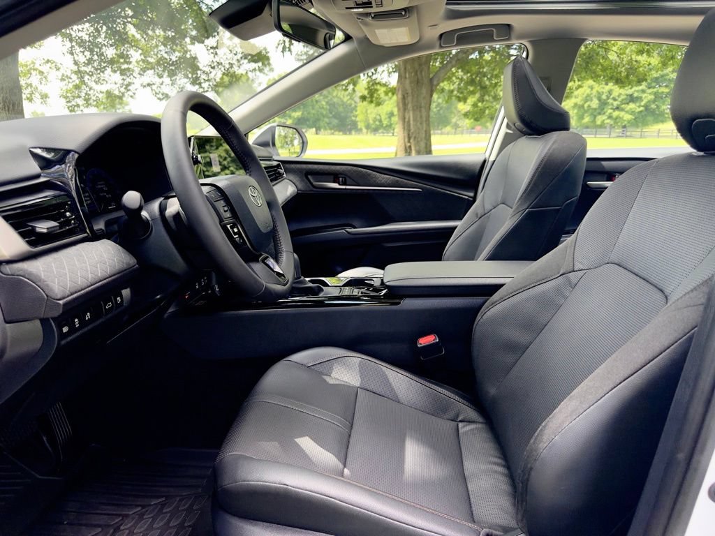 Used 2025 Toyota Camry XLE AWD/4WD image 21