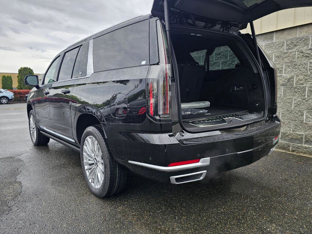 New 2026 Cadillac Escalade ESV Luxury AWD/4WD image 7