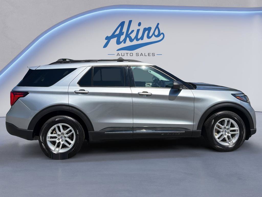 Used 2025 Ford Explorer Active RWD image 3