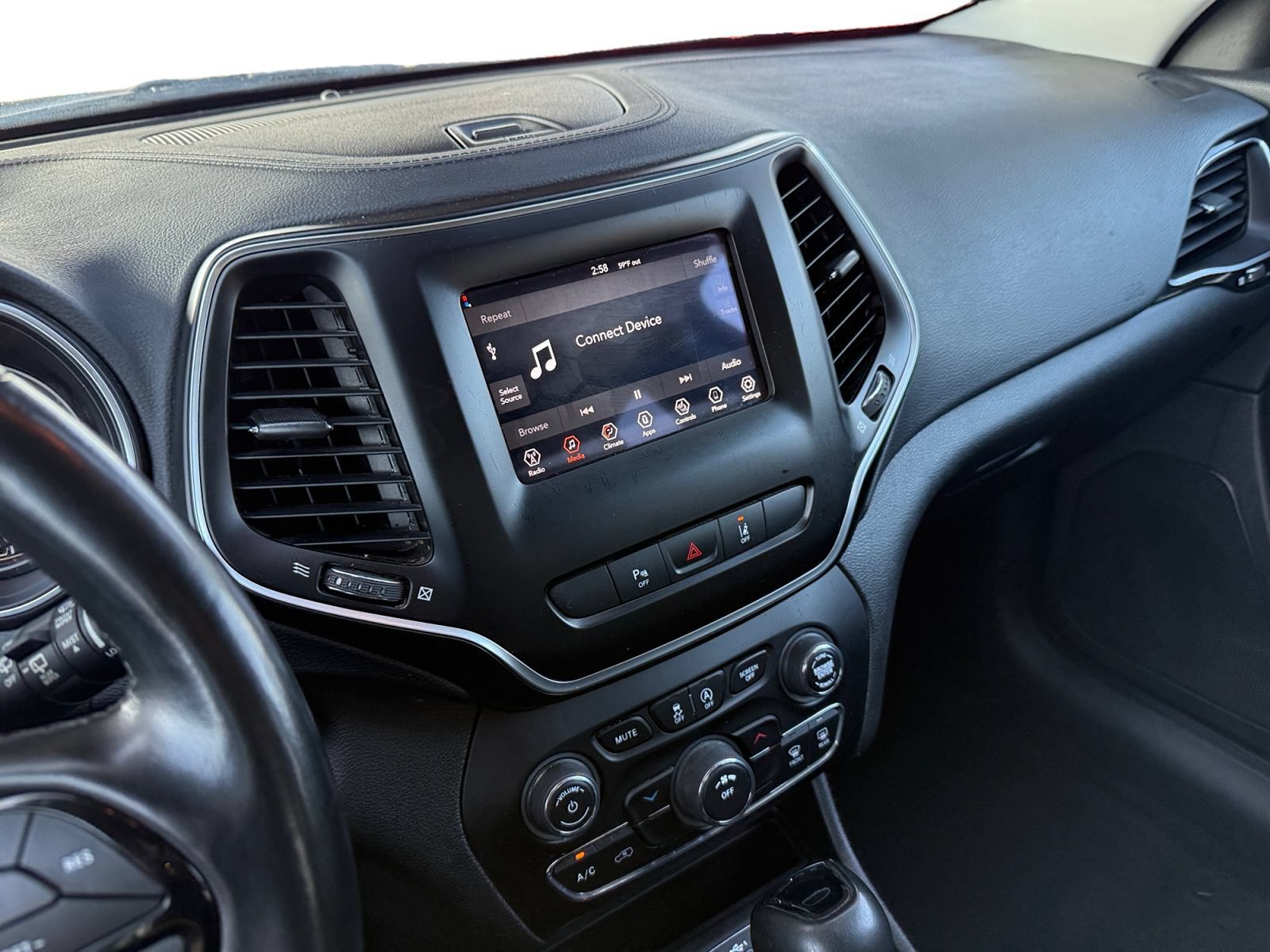 Used 2021 Jeep Cherokee Latitude Plus FWD image 12