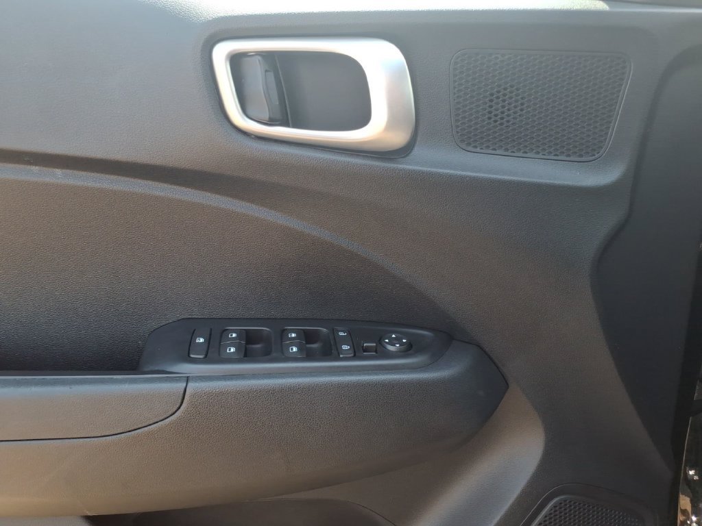 Certified 2025 Hyundai Venue SE FWD image 15
