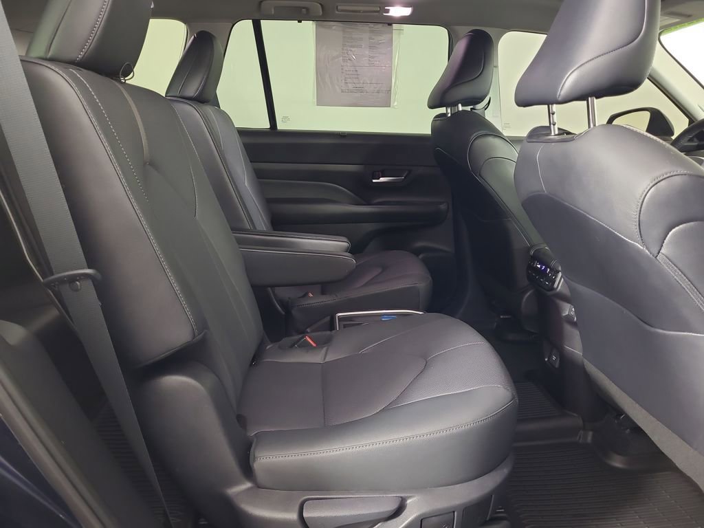 Used 2025 Toyota Grand Highlander AWD image 24