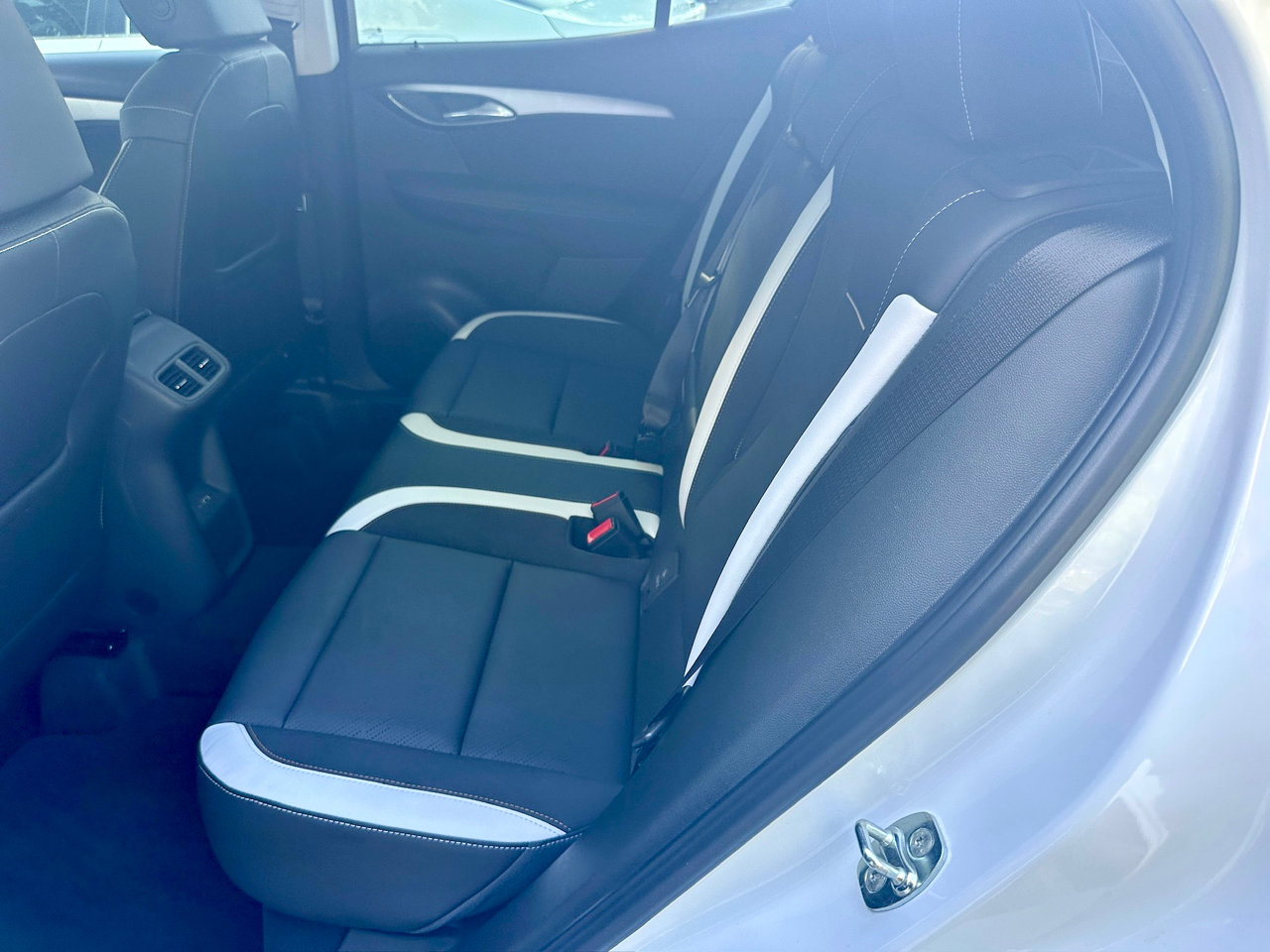Used 2025 Buick Envision Sport Touring image 24