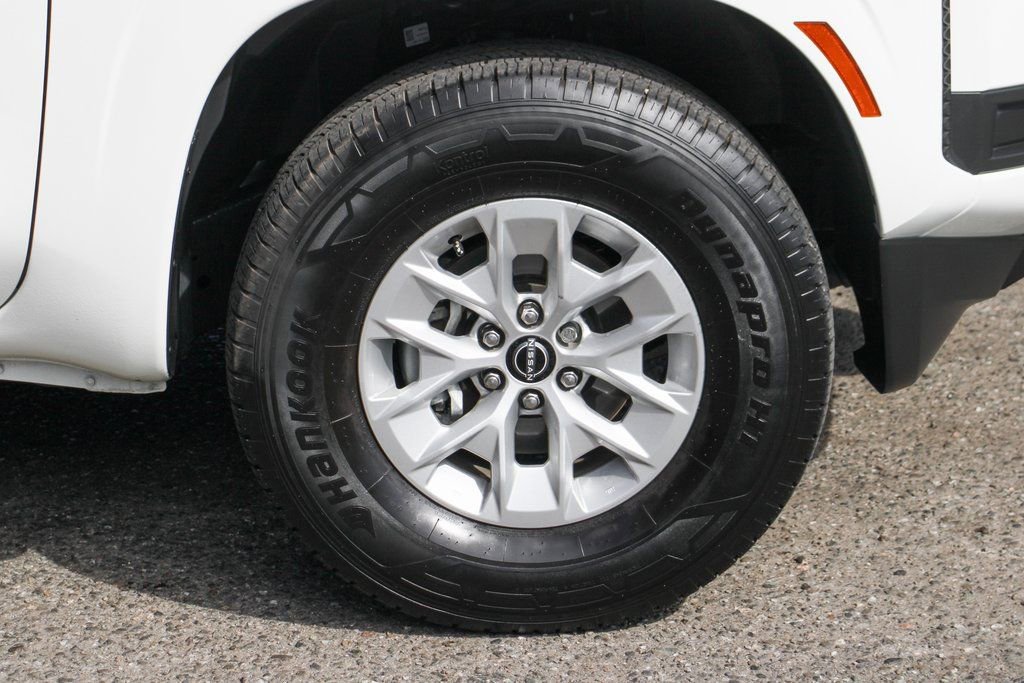 Used 2025 Nissan Frontier S w/ S Utility Package image 39