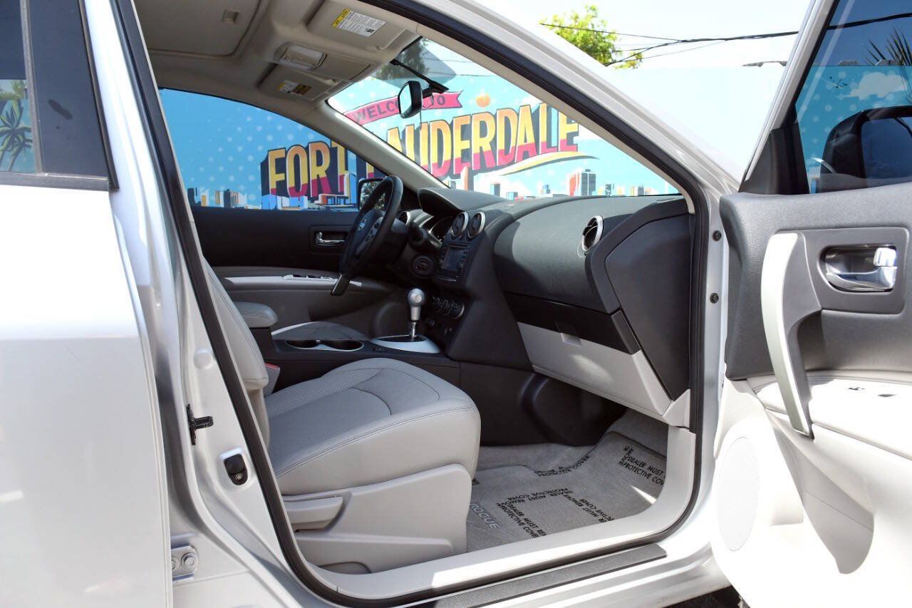Used 2013 Nissan Rogue SL FWD image 40