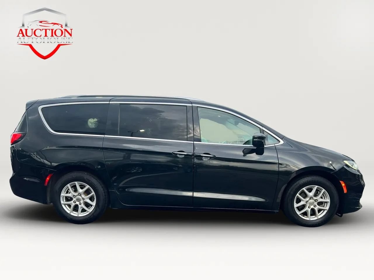 Used 2021 Chrysler Pacifica Touring-L FWD image 5