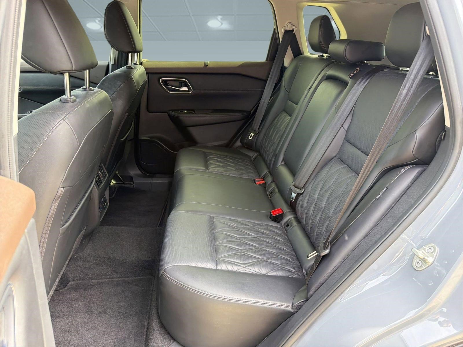 Used 2023 Nissan Rogue Platinum w/ Platinum Premium Package image 15