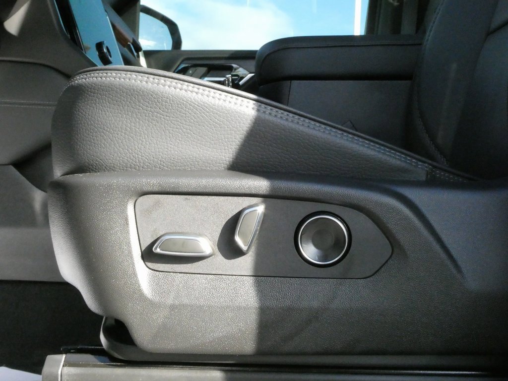 Certified 2025 GMC Yukon Denali image 8