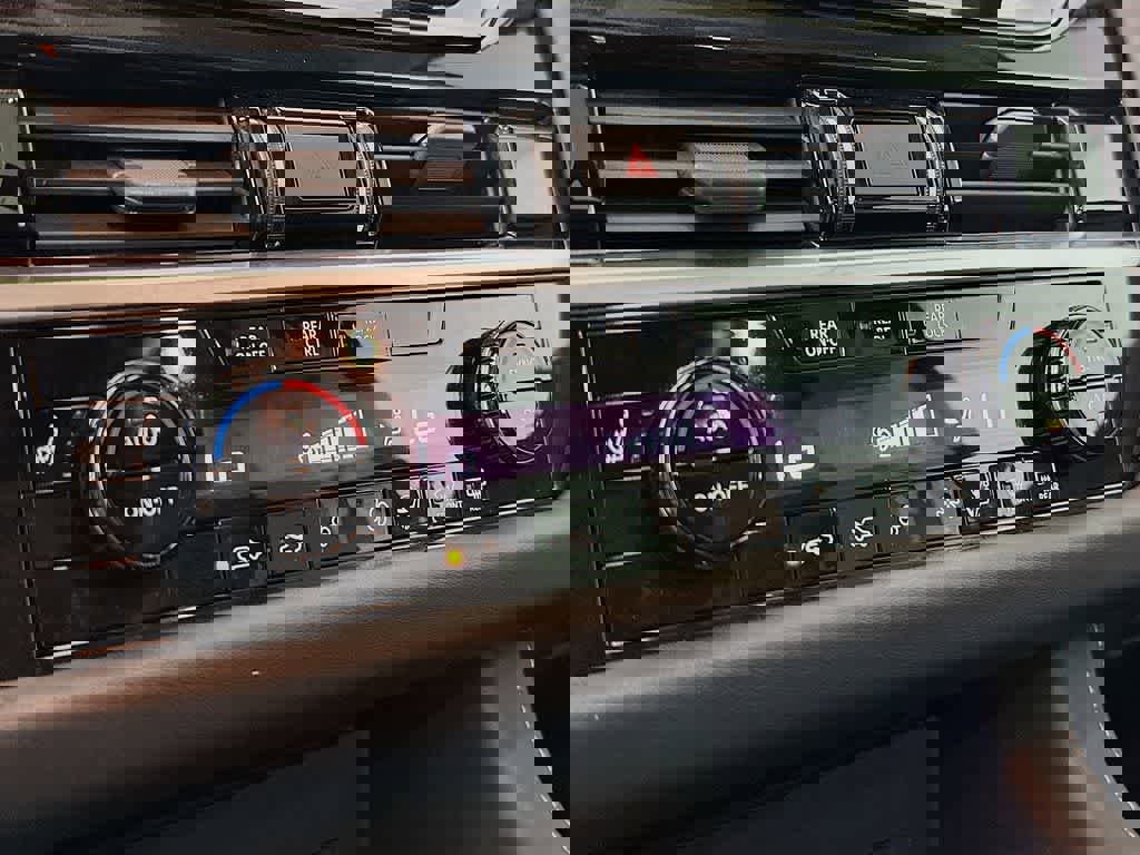 Used 2022 Nissan Pathfinder SV w/ SV Premium Package image 18