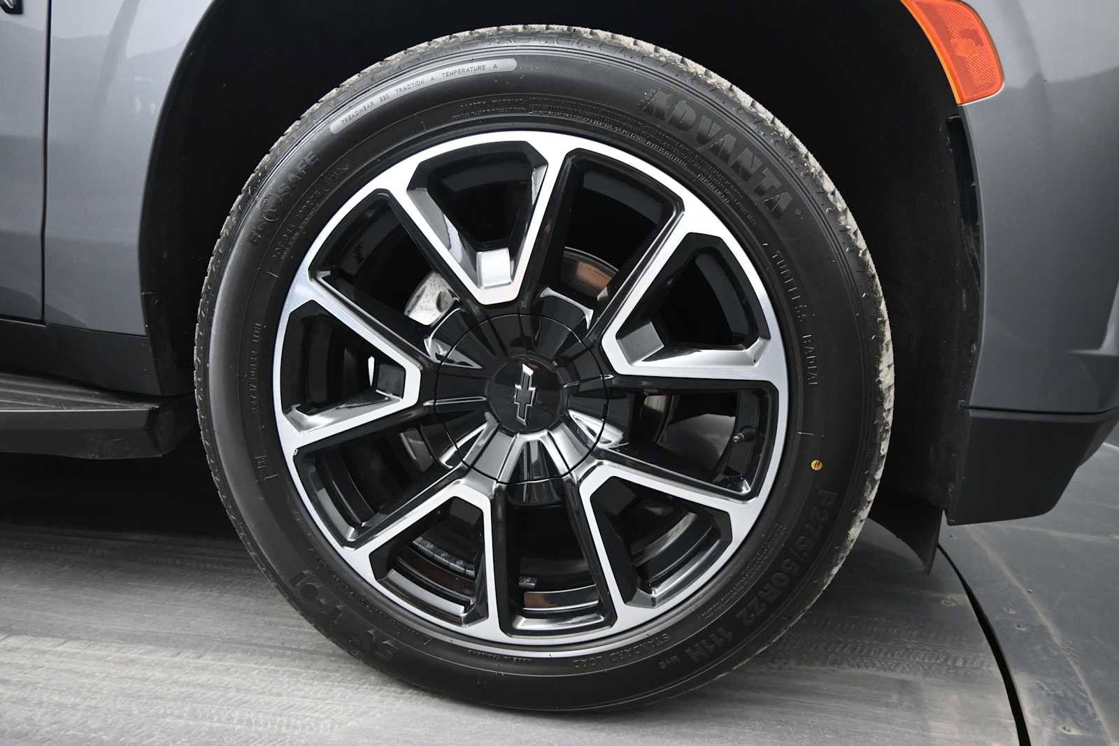 Used 2022 Chevrolet Suburban RST w/ Luxury Package AWD/4WD image 10