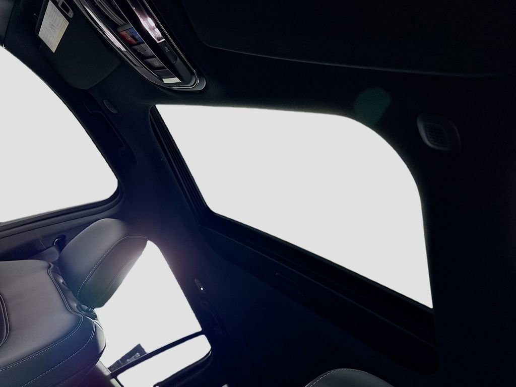 New 2025 Jeep Grand Cherokee Altitude image 20