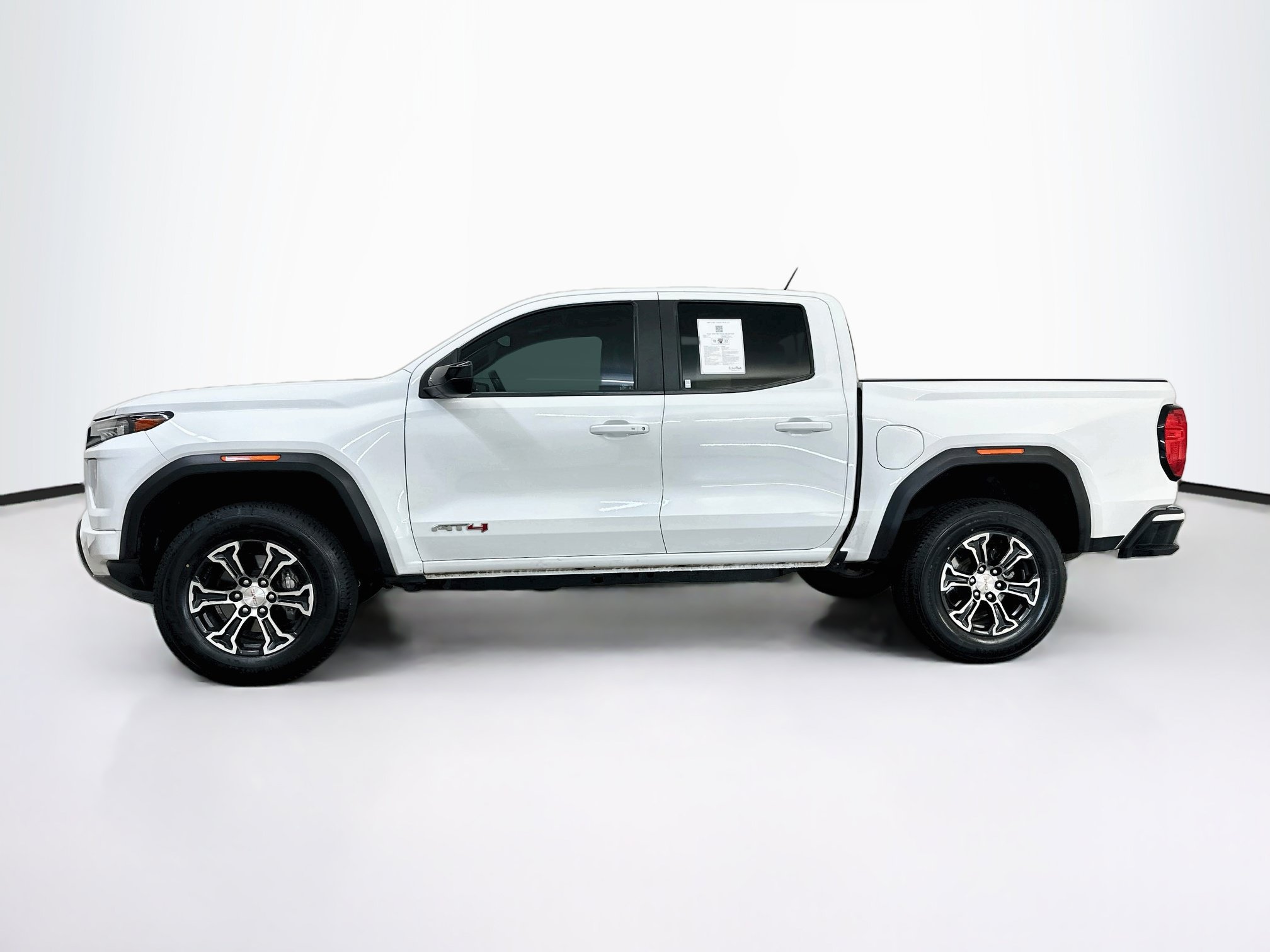 Used 2024 GMC Canyon AT4 AWD/4WD image 4