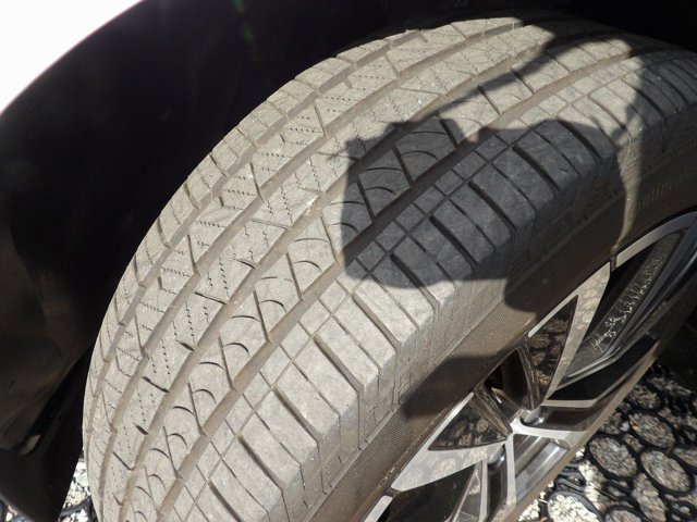 Certified 2024 Volvo XC60 B5 Plus w/ Protection Package Premier image 27