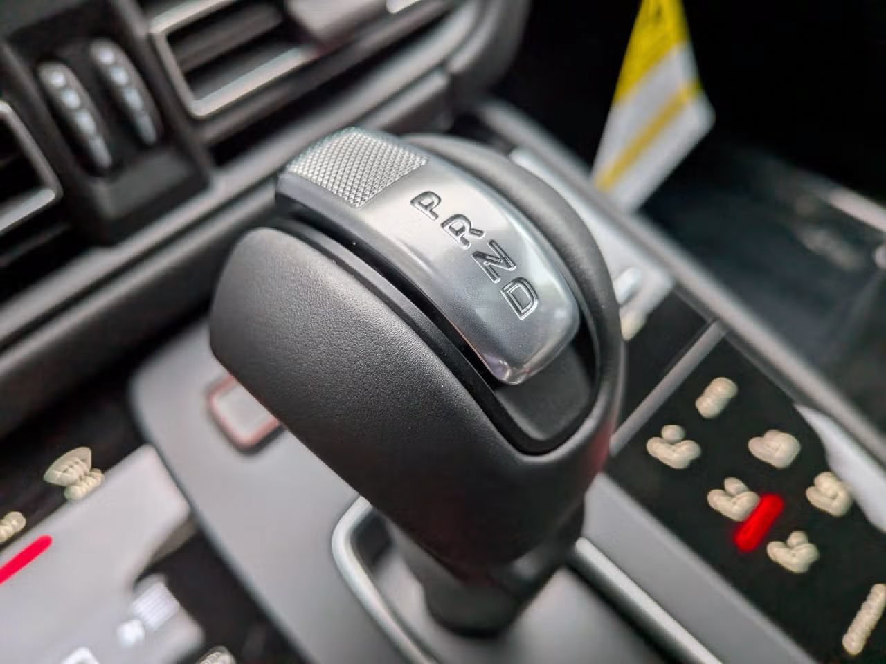 Certified 2026 Porsche Macan AWD/4WD image 22