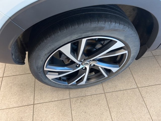 Used 2021 Volvo XC40 T5 R-Design w/ Protection Package Premier image 10
