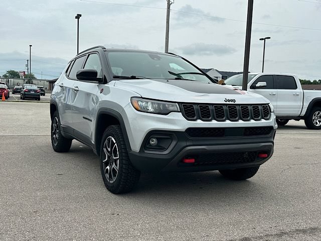 Used 2025 Jeep Compass Trailhawk AWD/4WD image 12