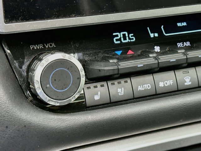 Used 2025 Toyota Sequoia Platinum AWD/4WD image 20