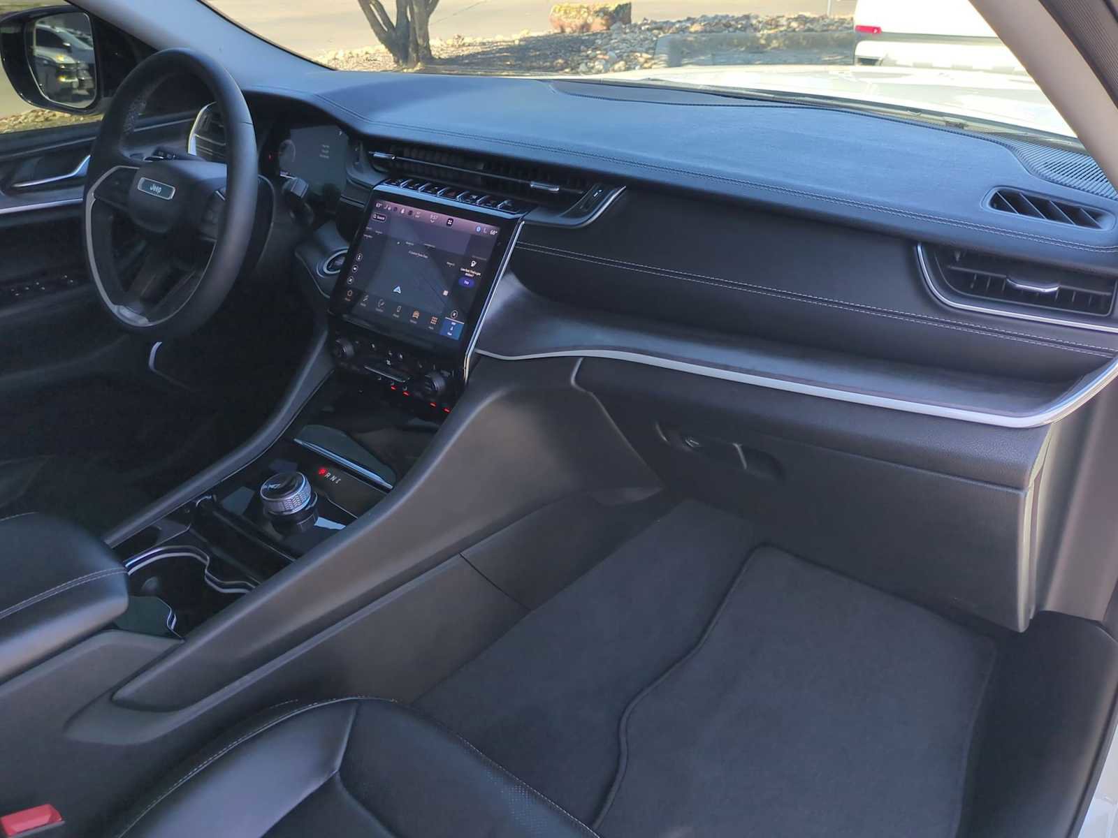 Used 2023 Jeep Grand Cherokee L Limited w/ Luxury Tech Group II image 30