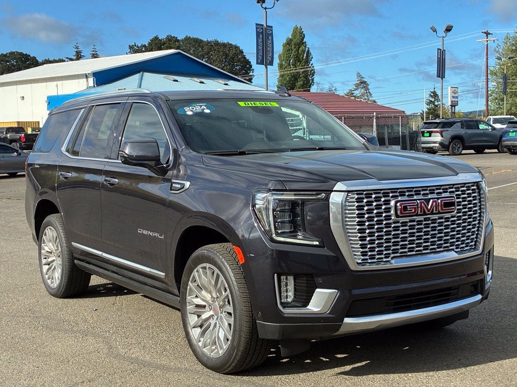 Used 2024 GMC Yukon Denali w/ Advanced Technology Package AWD/4WD image 3