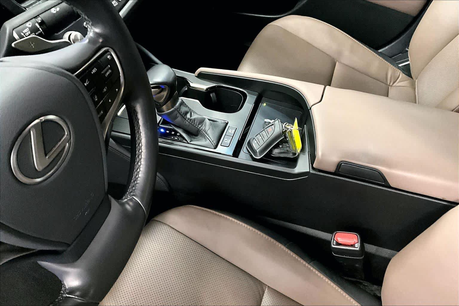 Used 2025 Lexus ES 300h w/ Premium Package FWD image 17