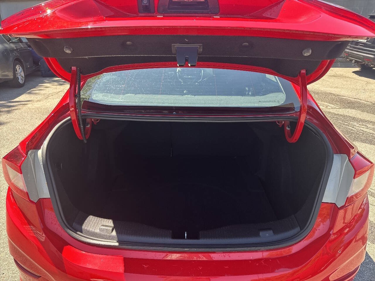 Used 2017 Chevrolet Cruze Premier FWD image 13