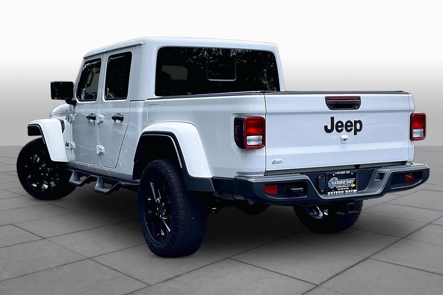 Used 2024 Jeep Gladiator Sport AWD/4WD image 12