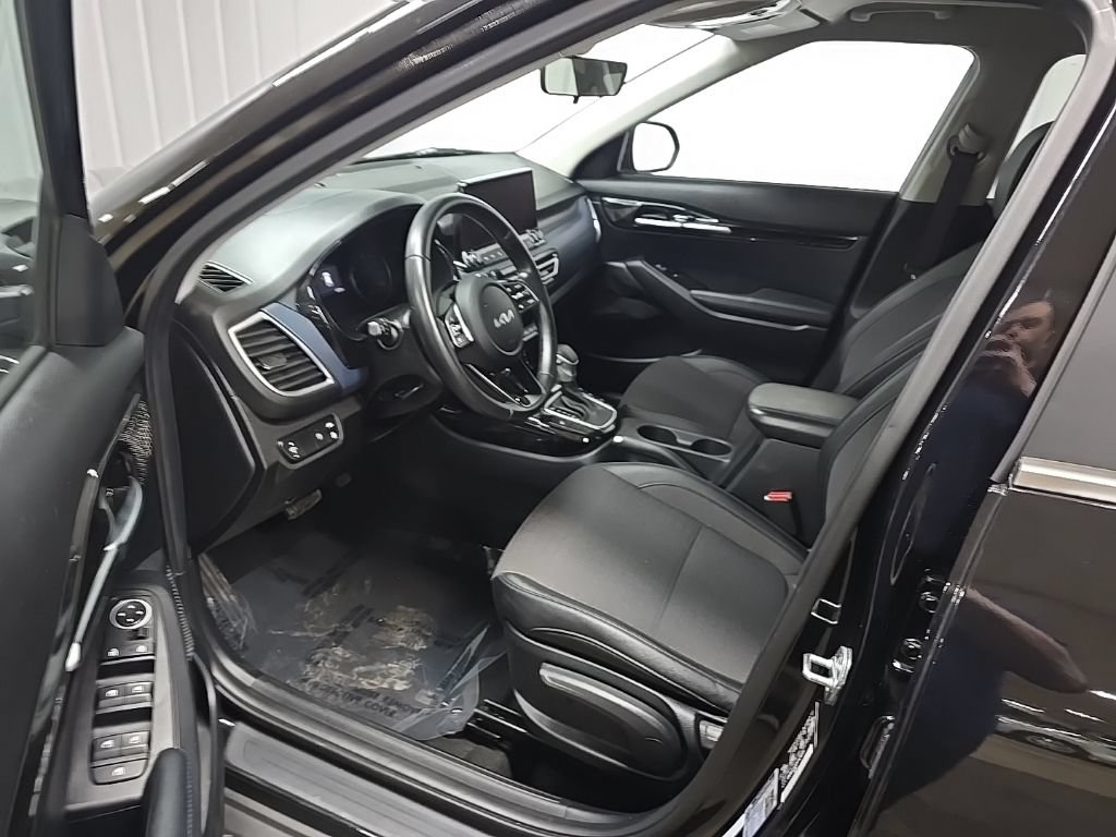 Used 2023 Kia Seltos S w/ Navigation Package AWD/4WD image 29