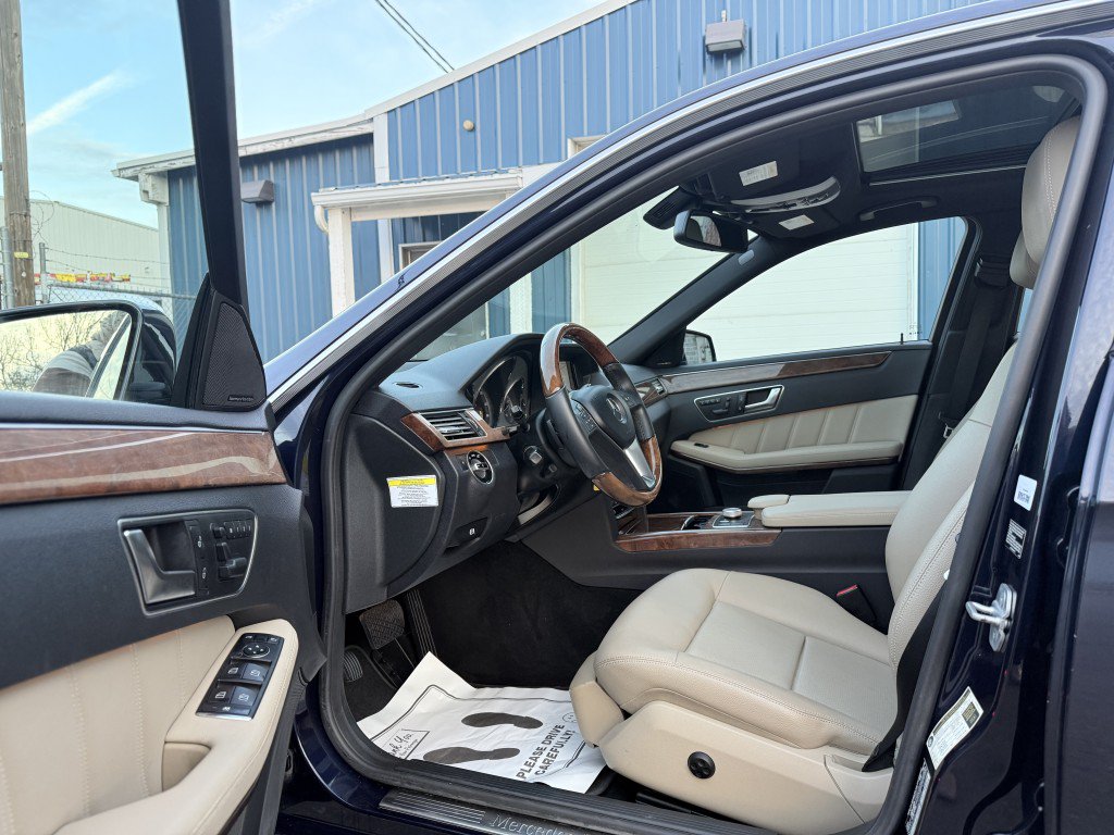 Used 2012 Mercedes-Benz E 350 4MATIC Sedan image 11