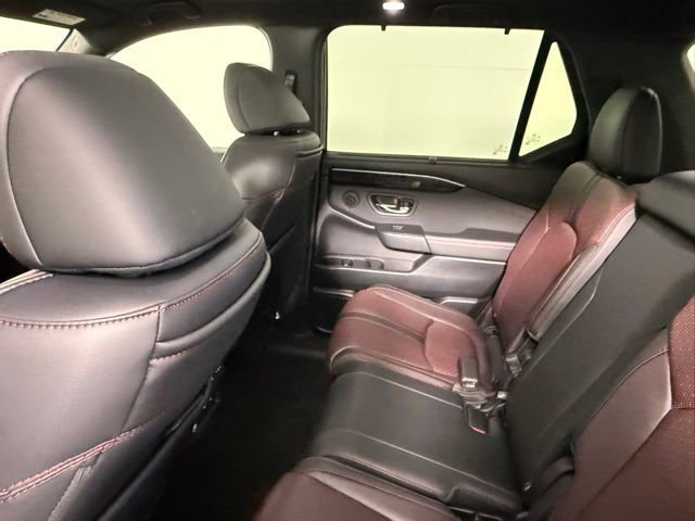 Used 2025 Honda Pilot Black Edition image 41