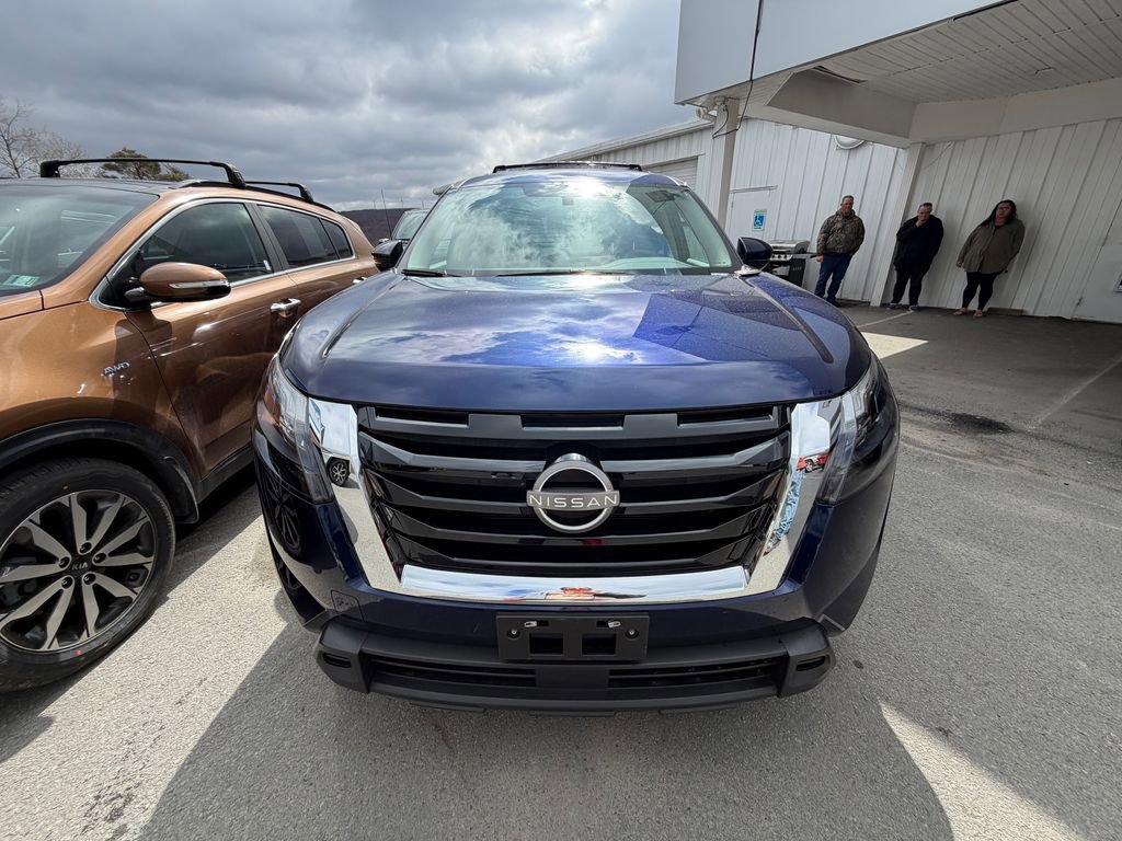 Used 2024 Nissan Pathfinder SV AWD/4WD image 8