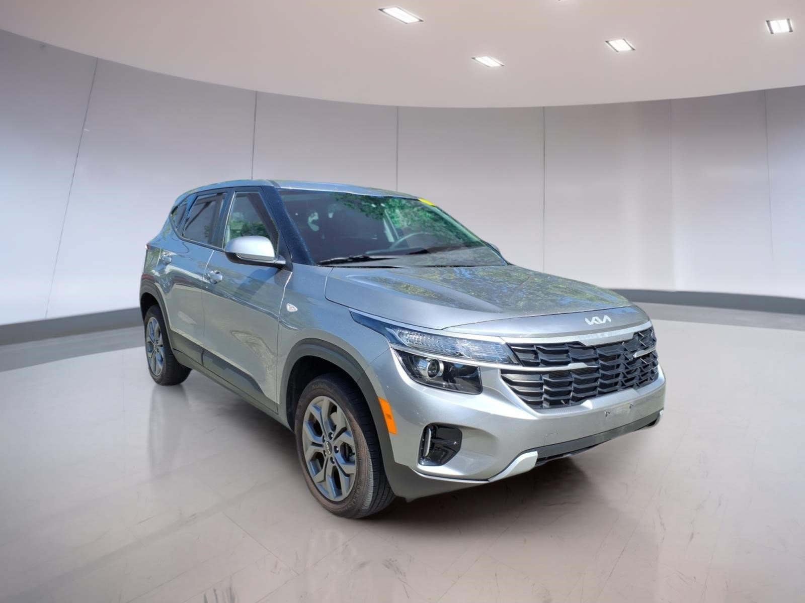 Used 2025 Kia Seltos LX AWD/4WD image 1