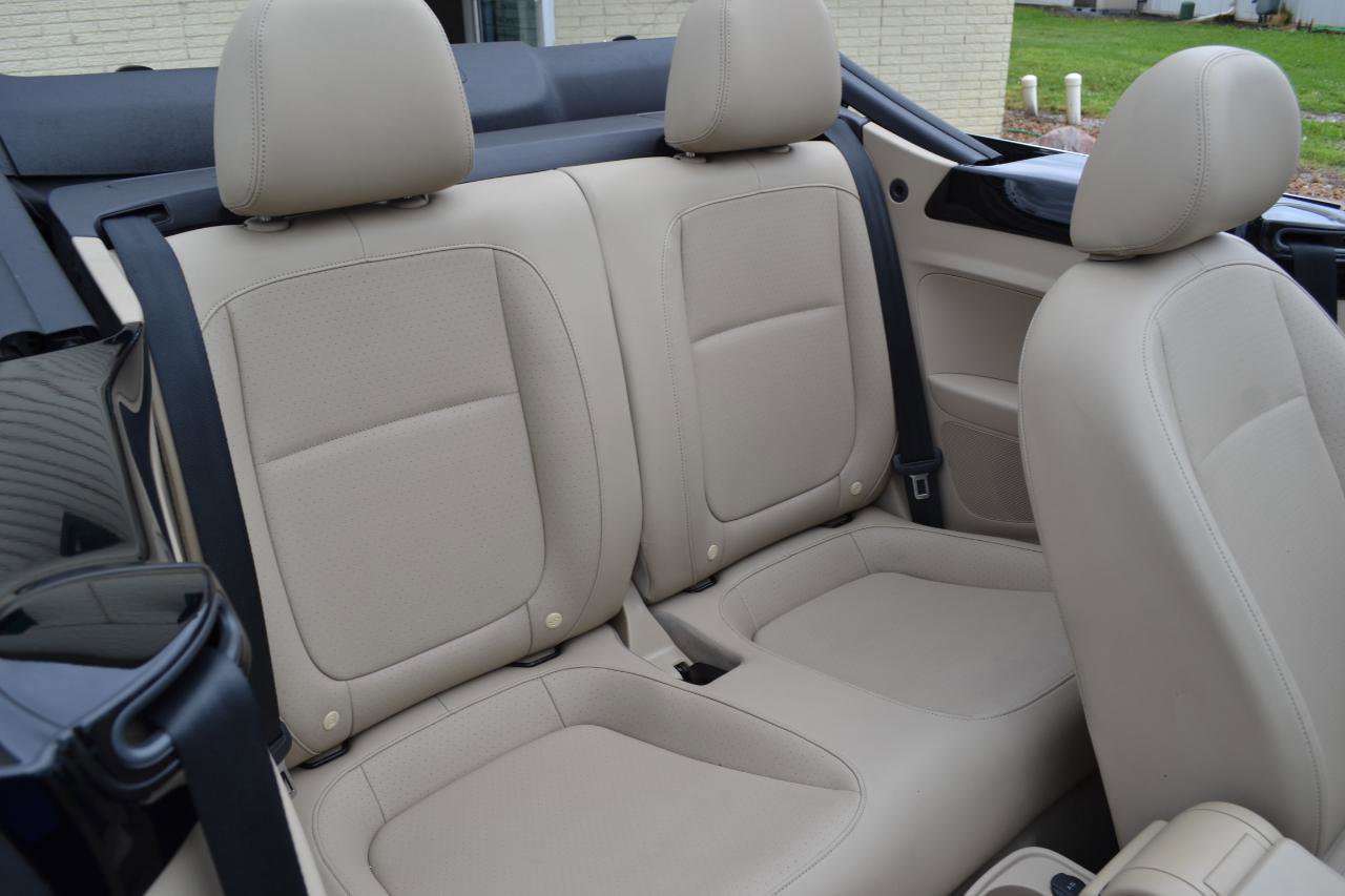 Used 2015 Volkswagen Beetle 1.8T FWD image 32