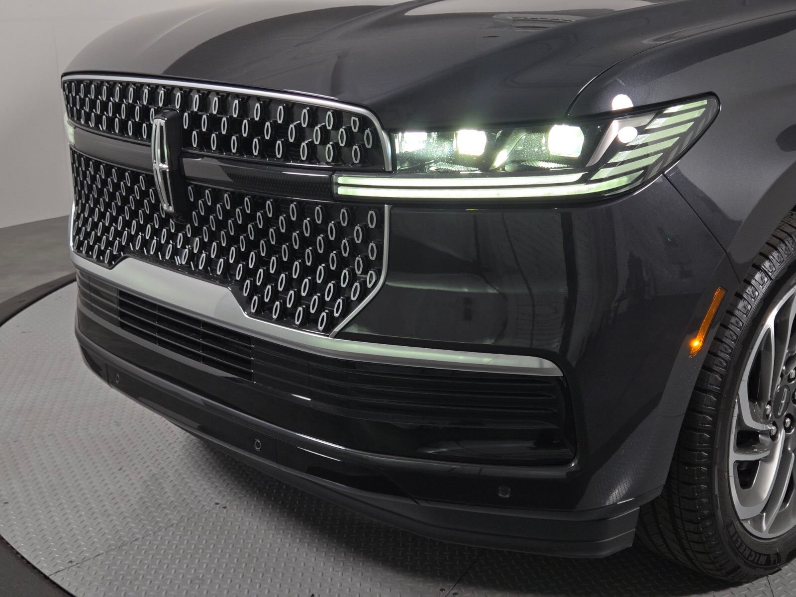 New 2027 Lincoln Navigator Premiere AWD/4WD image 10
