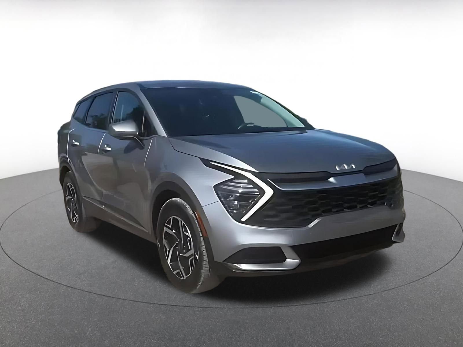 Used 2025 Kia Sportage LX FWD image 2