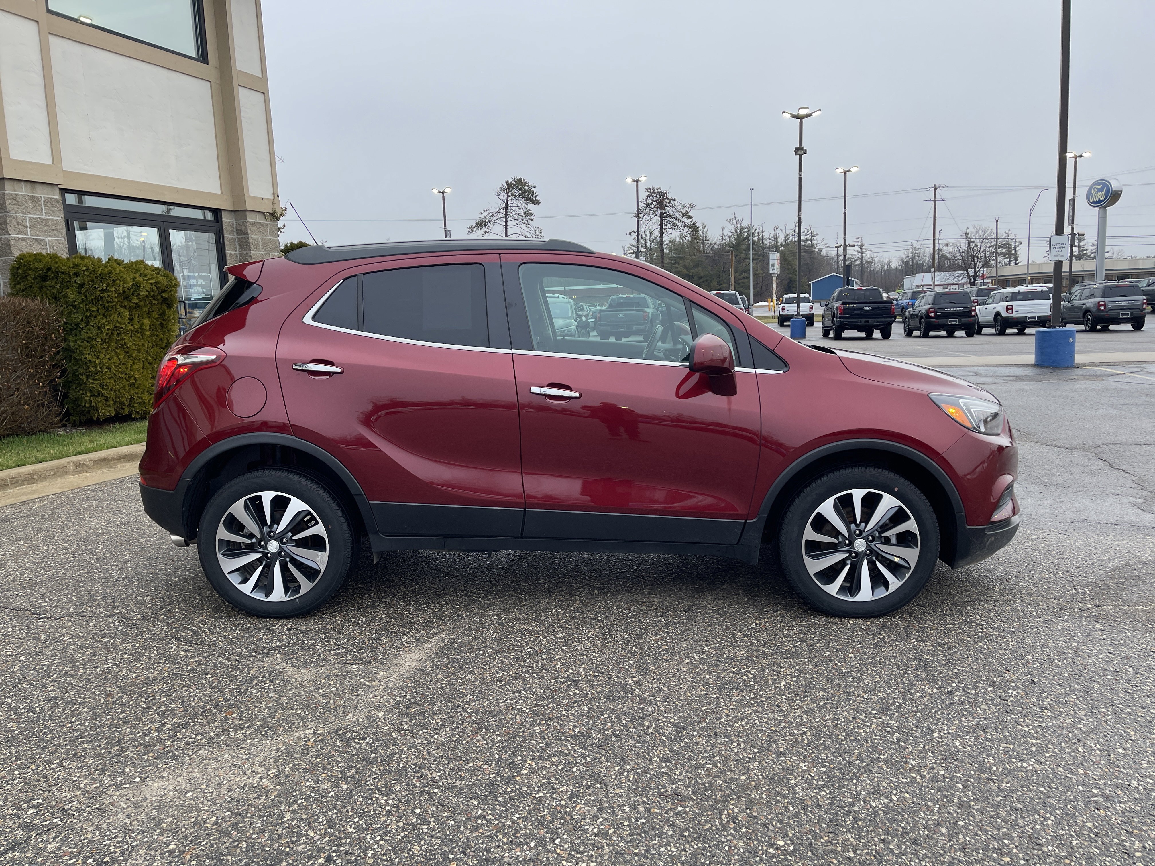Used 2021 Buick Encore Preferred AWD/4WD image 2