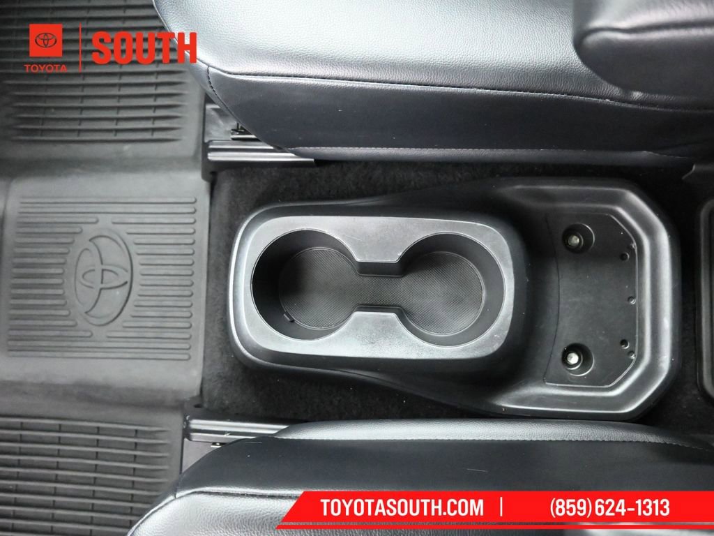 Used 2022 Toyota Highlander XLE image 28