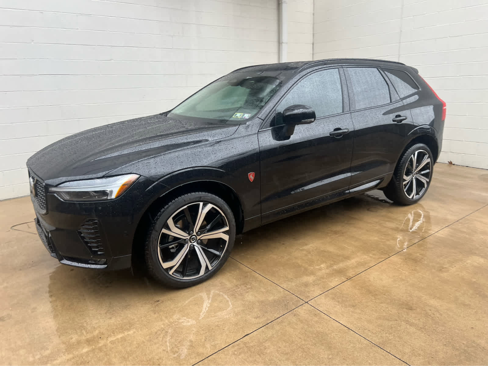 Used 2025 Volvo XC60 B5 Ultra w/ Protection Package Premier image 4