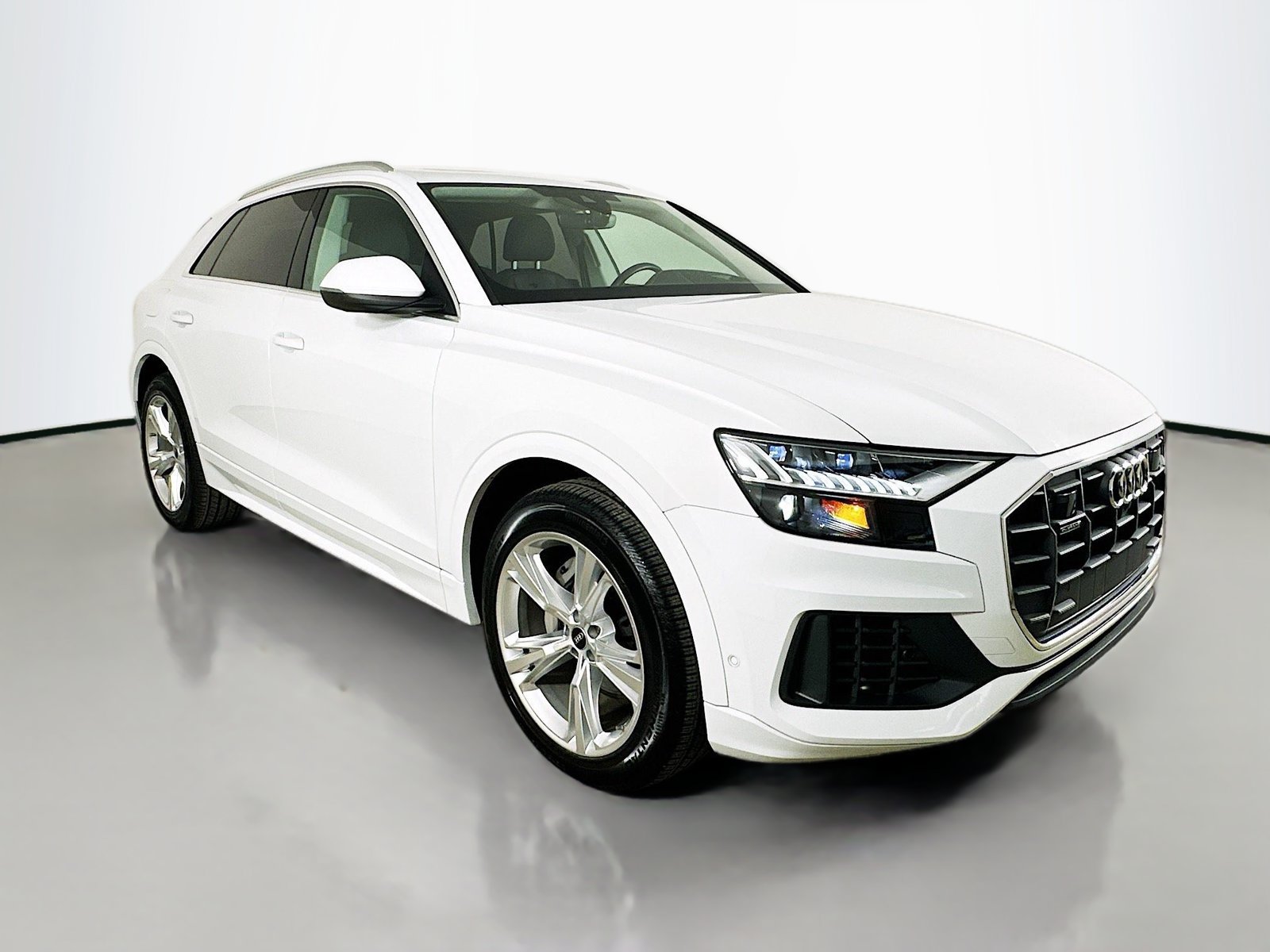 Used 2023 Audi Q8 Prestige w/ Prestige Package AWD/4WD image 3