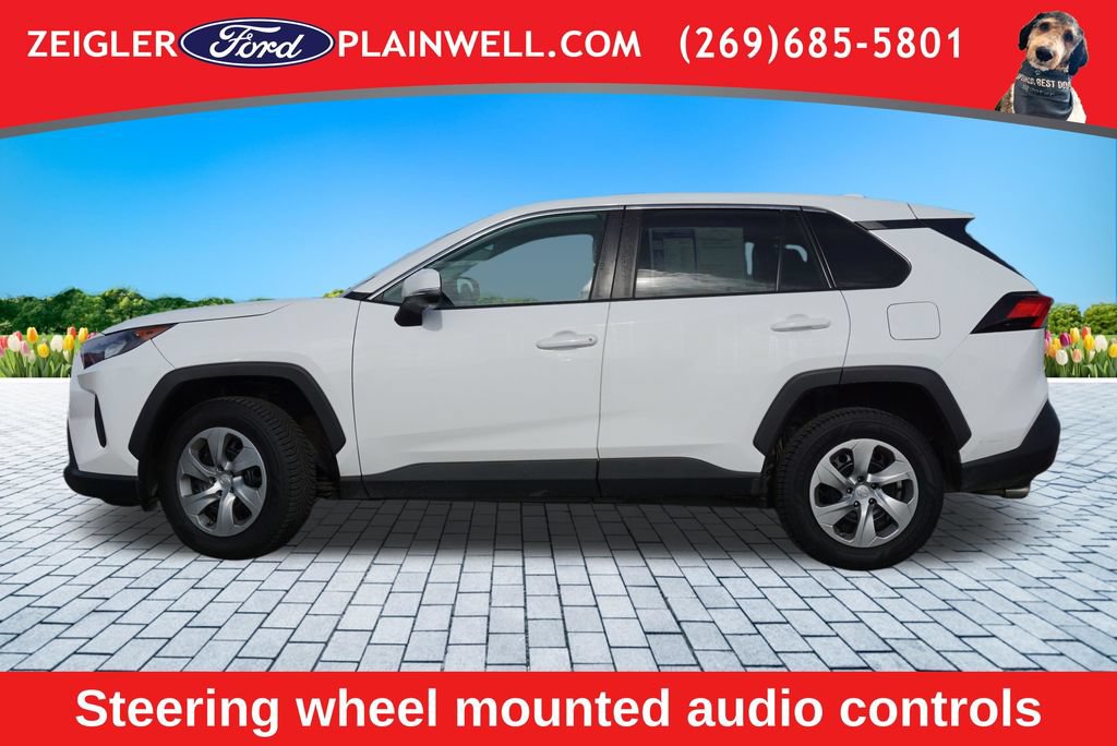 Used 2022 Toyota RAV4 LE AWD/4WD image 2