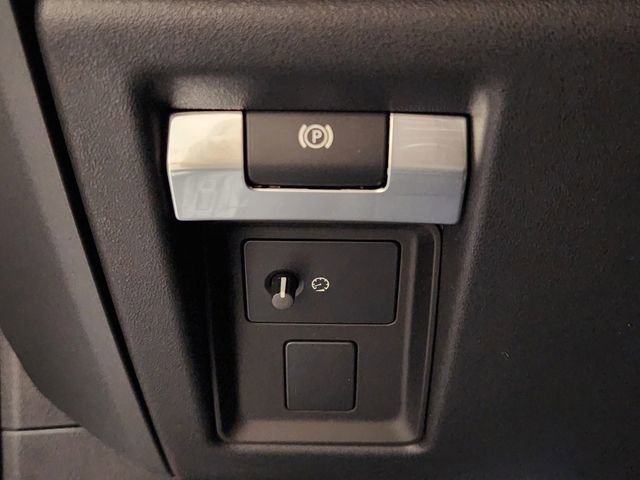 New 2026 Land Rover Defender 130 X-Dynamic SE image 21