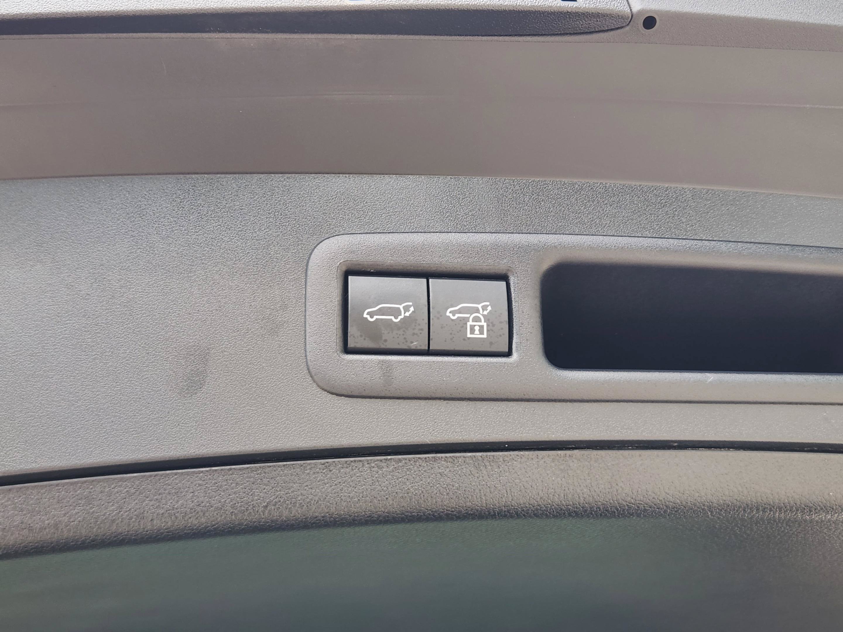 Used 2025 Lexus UX 300h FWD image 33